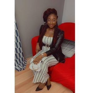 Meet your Posher, Carine